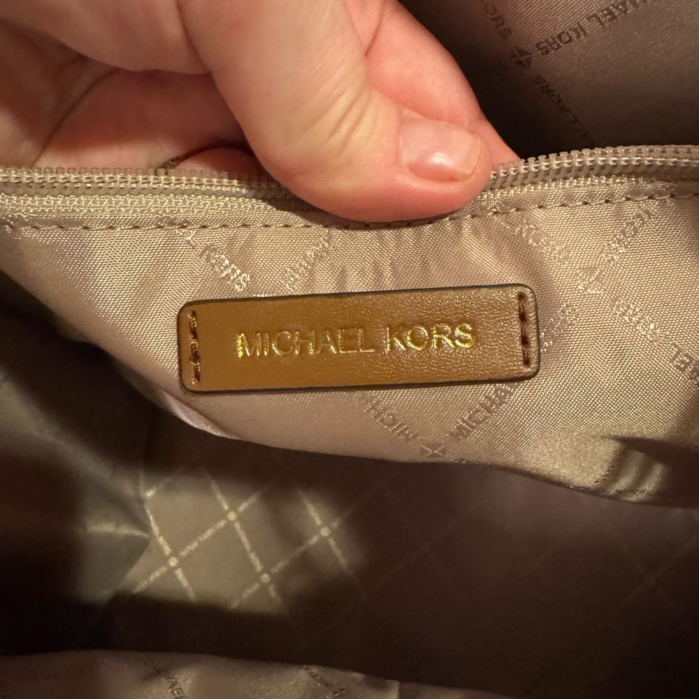 Michael Kors Logo Extra Large Tote Bag - Picture 8 of 12